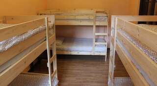 Гостиница Ретро Хостел Новосибирск Кровать в общем 6-местном номере для мужчин и женщин-3