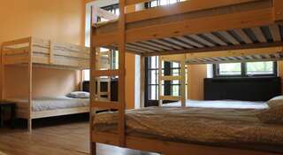 Гостиница Ретро Хостел Новосибирск Кровать в общем 10-местном номере для мужчин и женщин-3